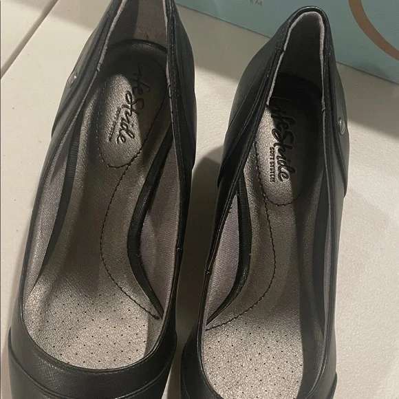 Life Stride Black Comfort Shoes - Picture 7 of 11